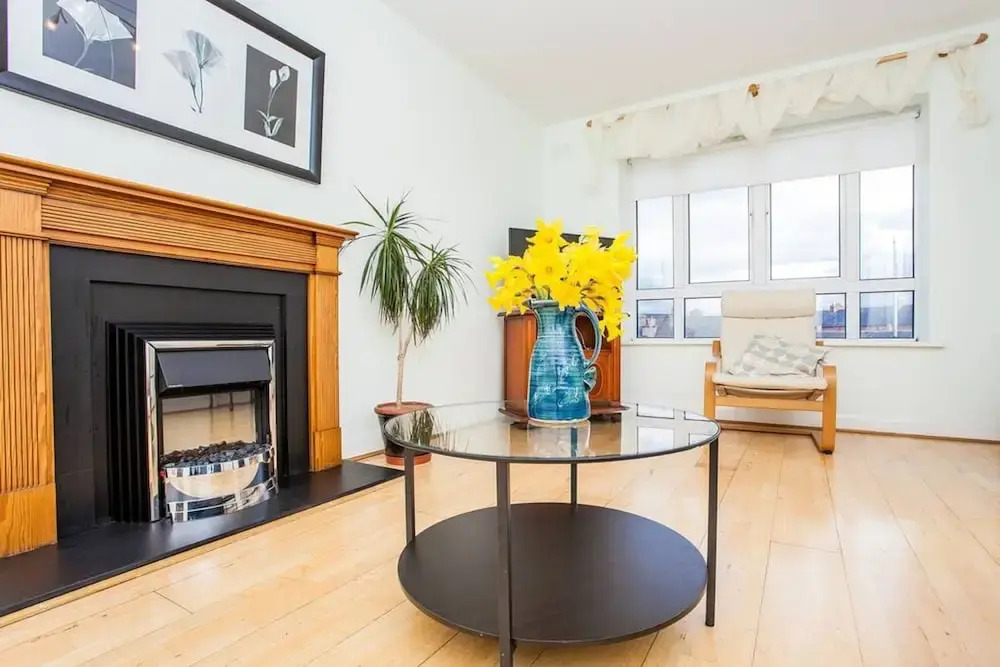 2 Bedroom Apartment 15 Minutes From City Centre
