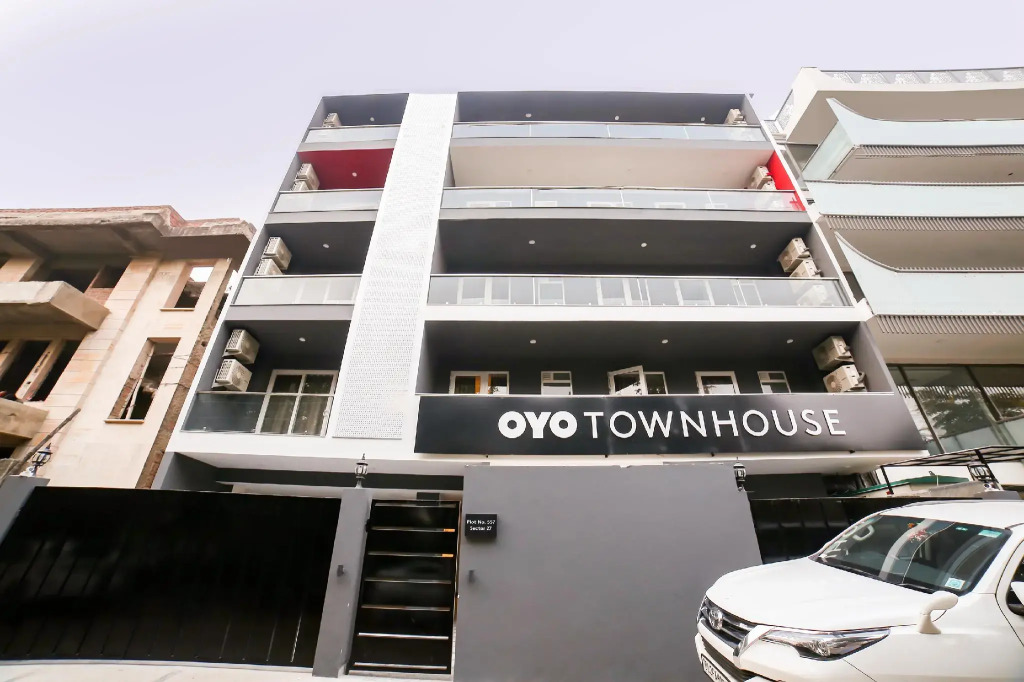 Townhouse 557 Near Golf course road