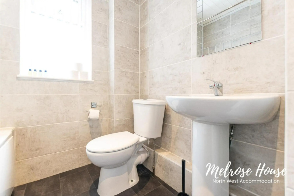 Newly Refurbished 2-Bedroom Home in Manchester 10 Mins from City Centre with free WiFi by North West Accommodation