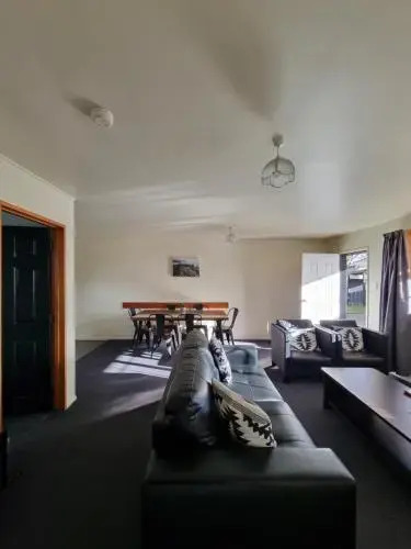 Colonial Motel