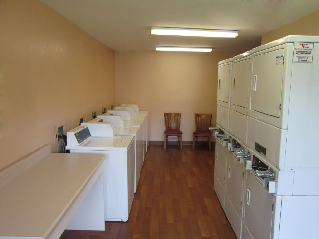 HomeTowne Studios by Red Roof Orlando - UCF Area