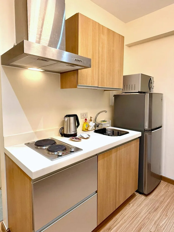 Azure Urban Resort 1br-2br St Tropez