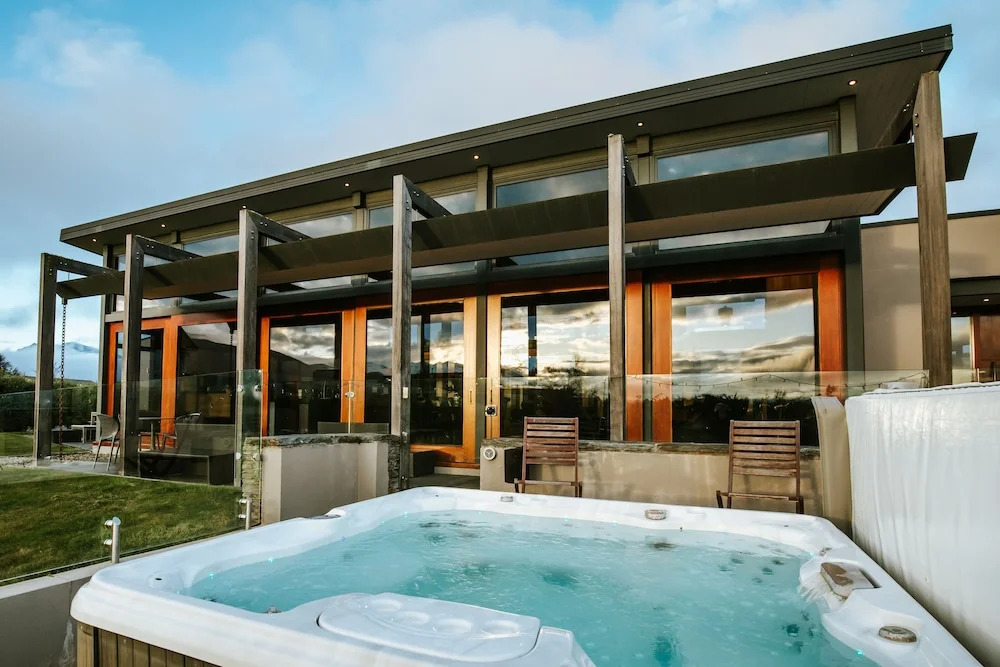 Mt Gold Retreat - Tennis court - Hot Tub