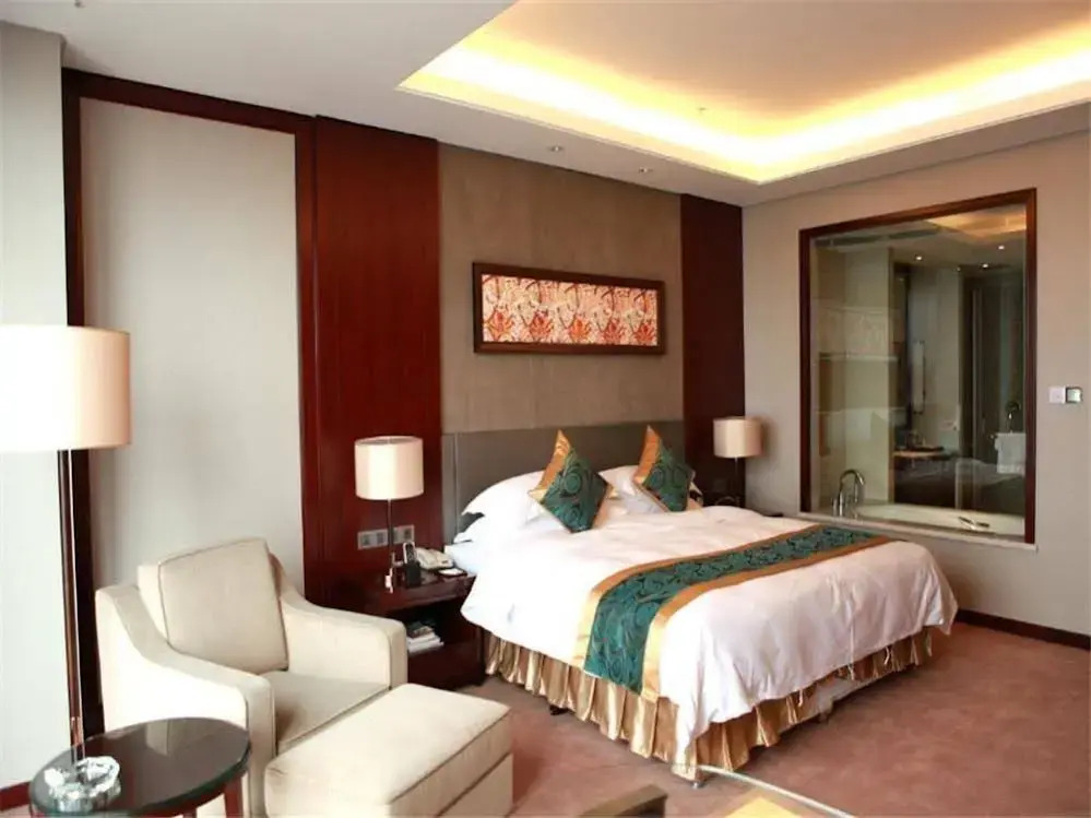 Soluxe Hotel