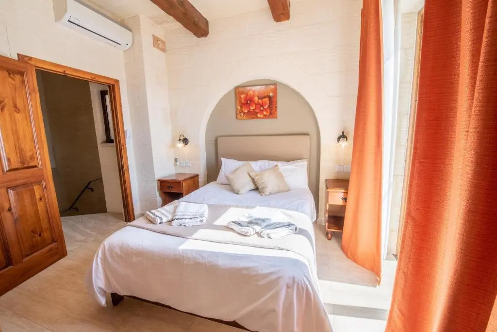Ta Lucija Sleeps 4 with Private Pool