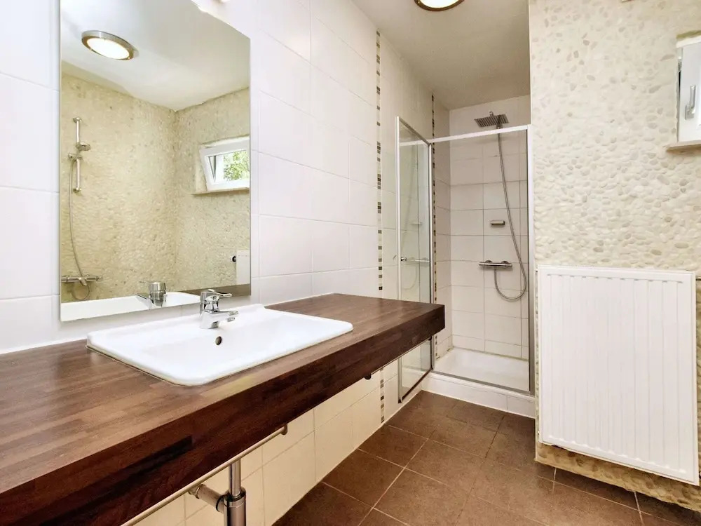 Beautiful, Modern House With Stunning Views, hot tub and Sauna in Green Surroundings