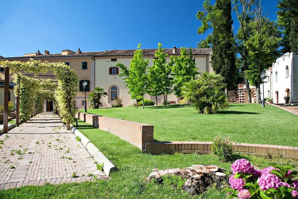 Casciana Apartments