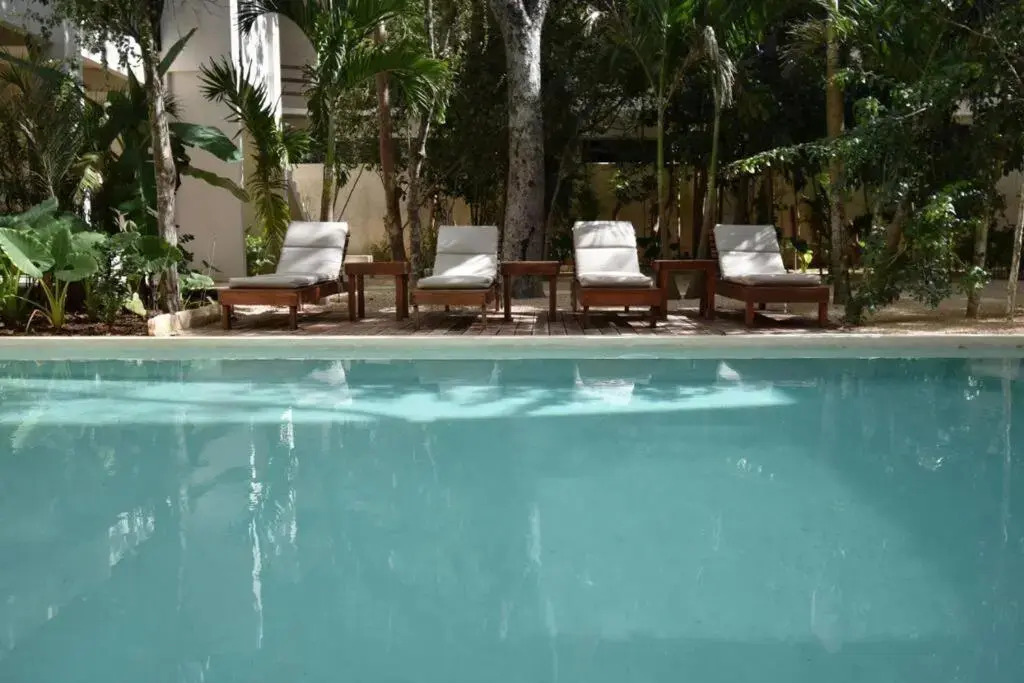 Chic-Modern Apt w/Pool, Garden, Parking & 3 Bikes