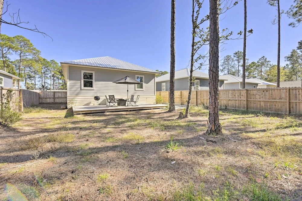 Modern Santa Rosa Beach Retreat w/ Yard & Patio