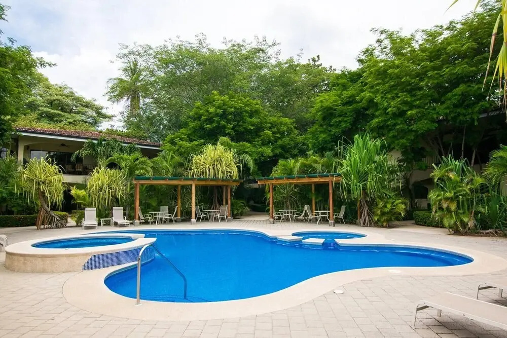 Casa del Sol-4 Secured and Quiet Complex - Minute Walk to the Beach