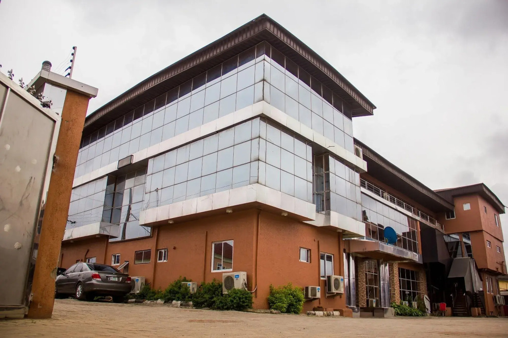 Glasshouse Hotel and Suites