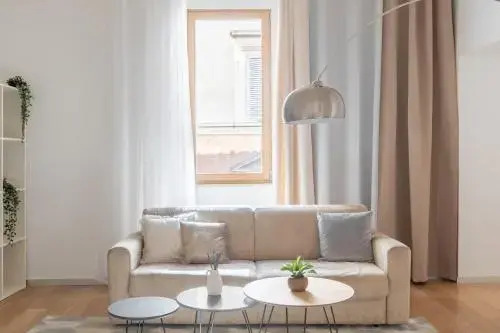 Iflat Navona White And Stylish Apartment