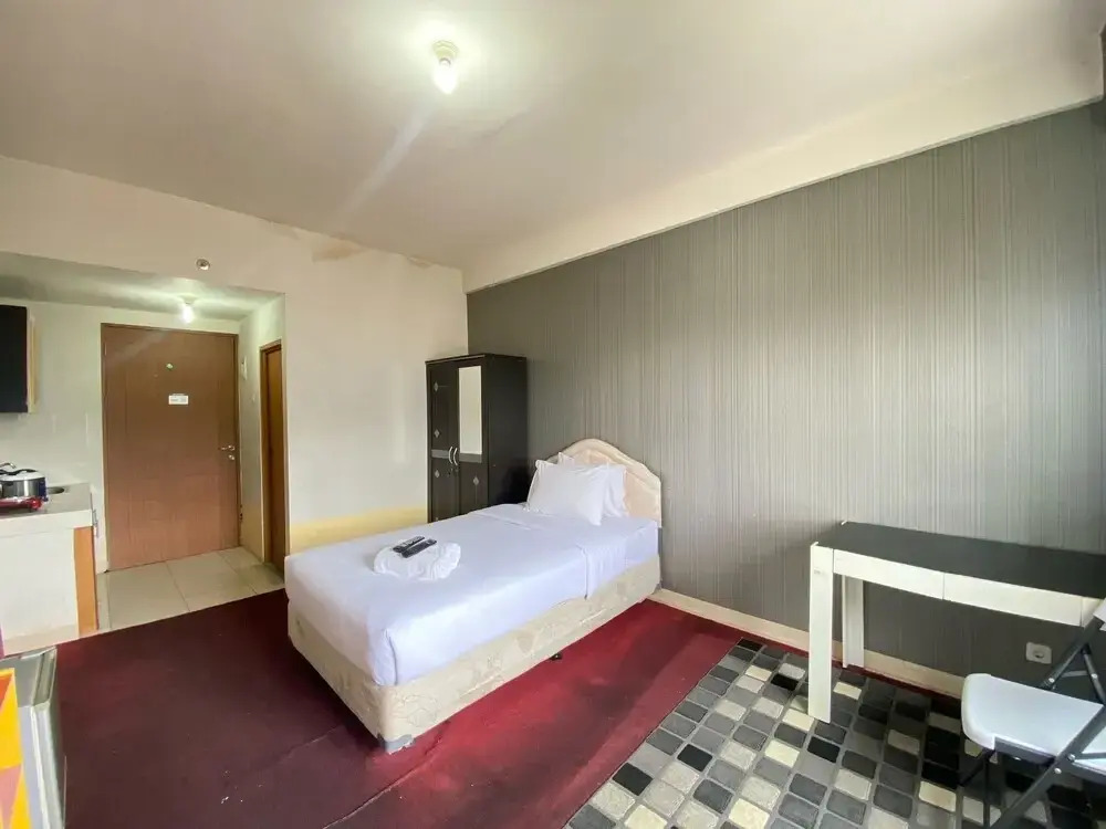 Beauty Spacious Studio Room At Pinewood Apartment Jatinangor