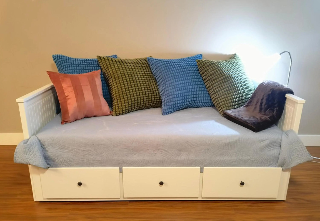 JESI'S NEW HOUSE, Self Entrance 2 BR, Whole Suite, Close To White Rock Beach & US Border