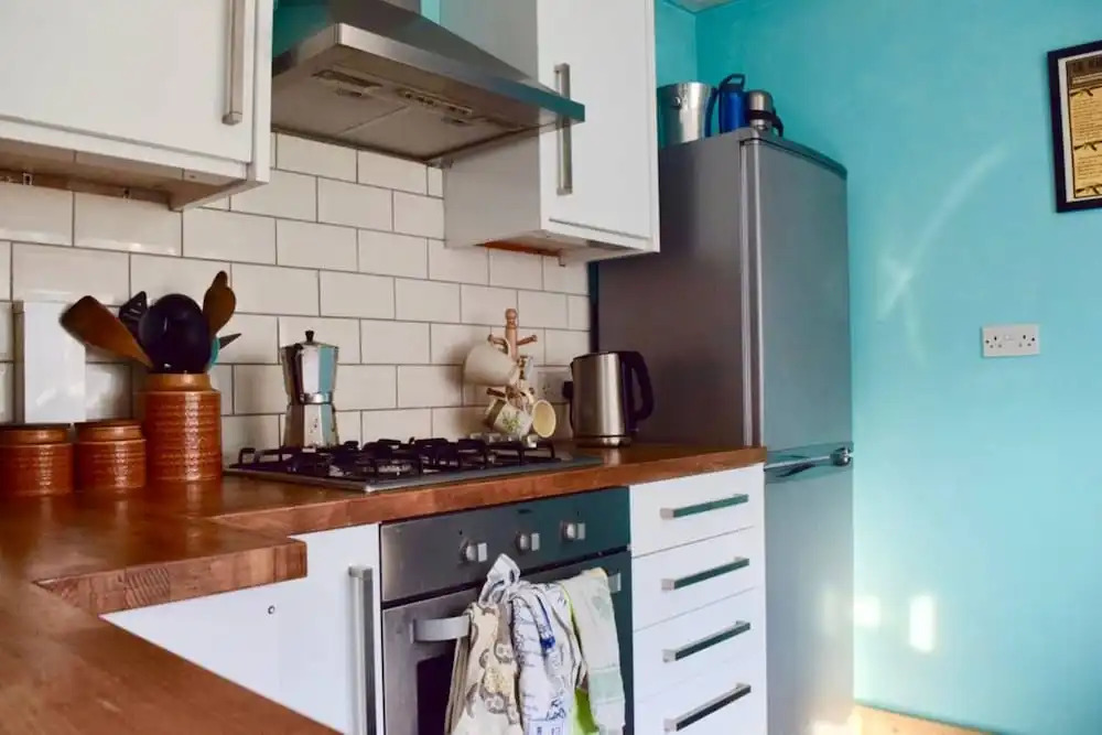 Traditional 2 Bedroom Flat Next to Springfield Park