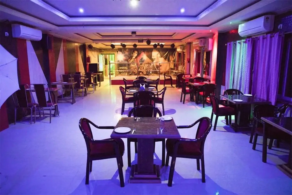 OYO 24971 Hotel South City
