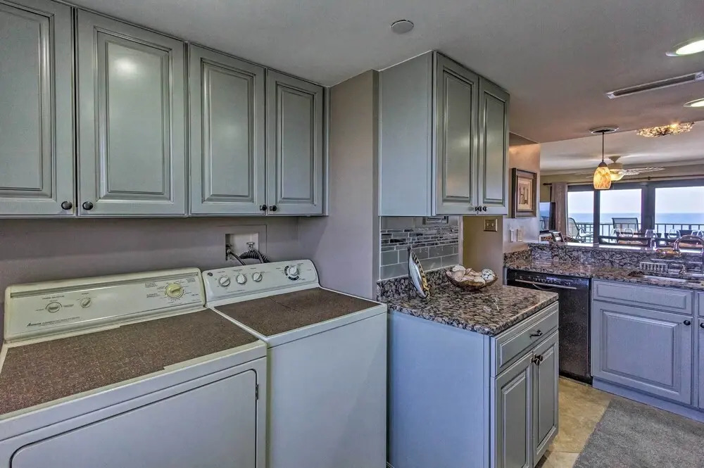 11th-floor PCB Condo w/ Ocean View, Walk to Dining