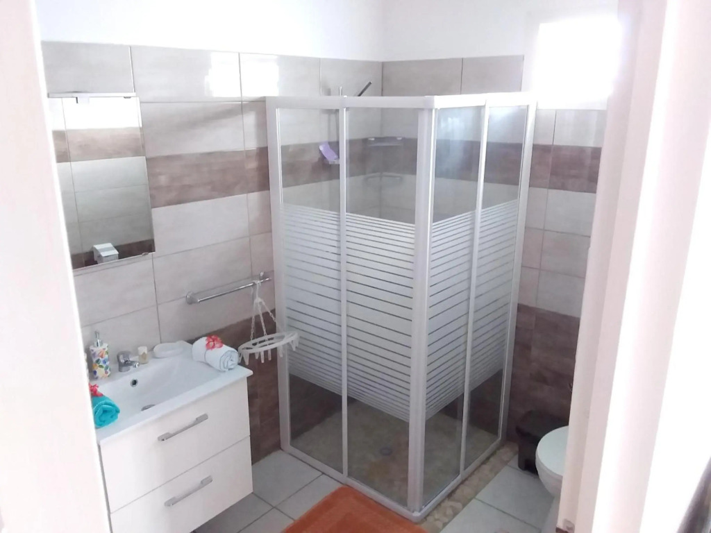 Maison d'une chambre avec piscine partagee jardin clos et wifi a Le Moule