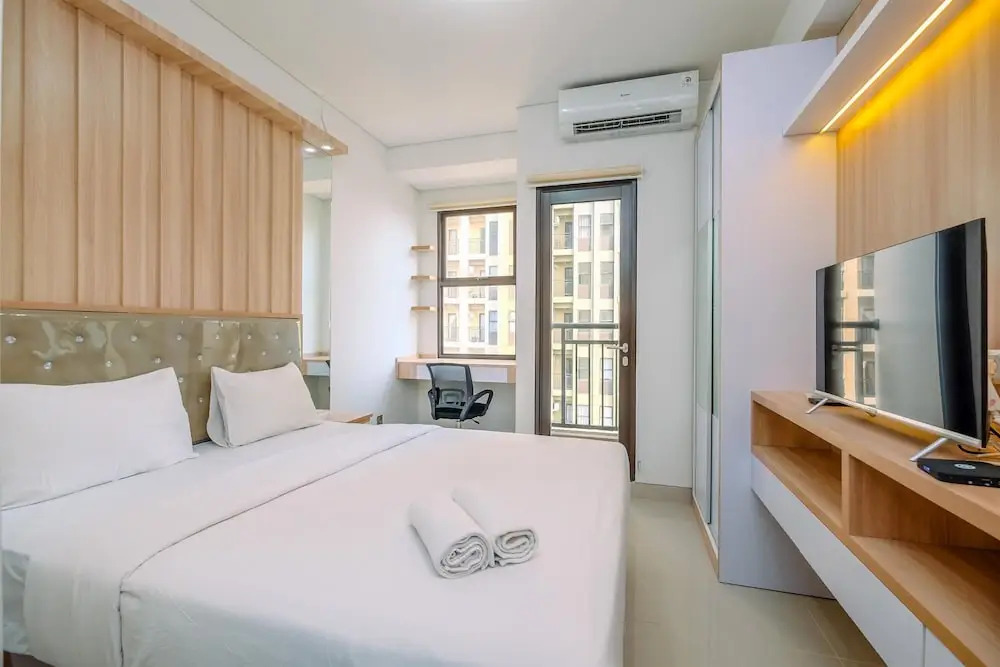 Cozy Living And Homey Studio Transpark Cibubur Apartment