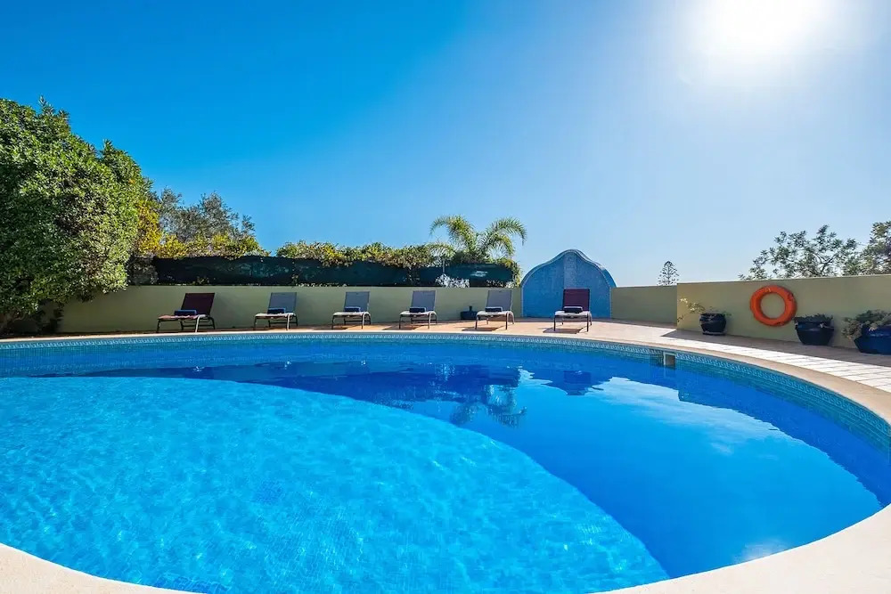 Villa San Juan - Refúgio tranquilo com piscina aquecível e jardim em Carvoeiro