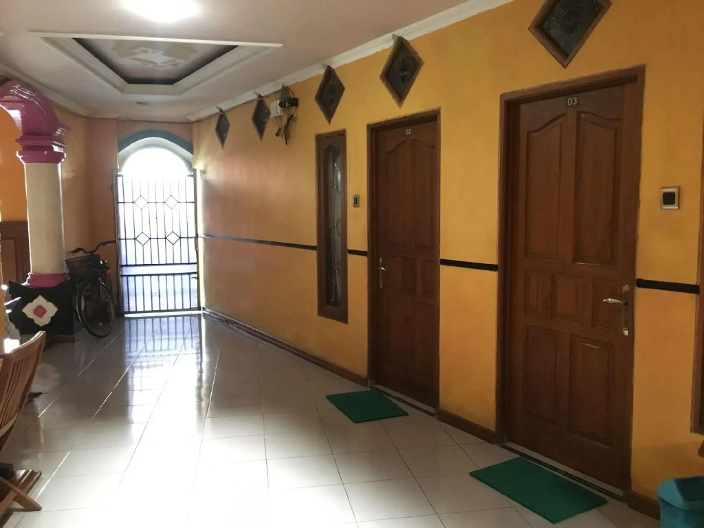 Hotel Alami near Alun-Alun Klaten