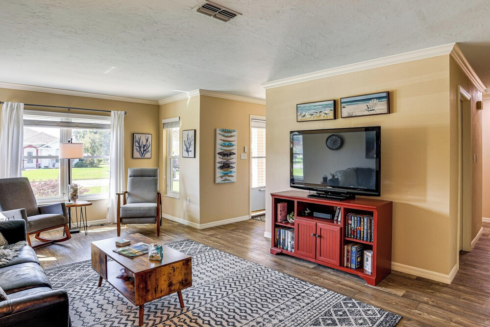 Waterfront Lake Placid Escape w/ Dock & Lanai