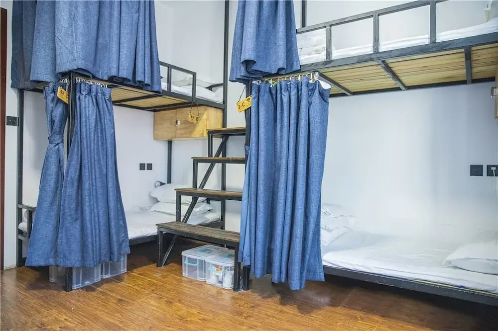 Zeako Youth Hostel