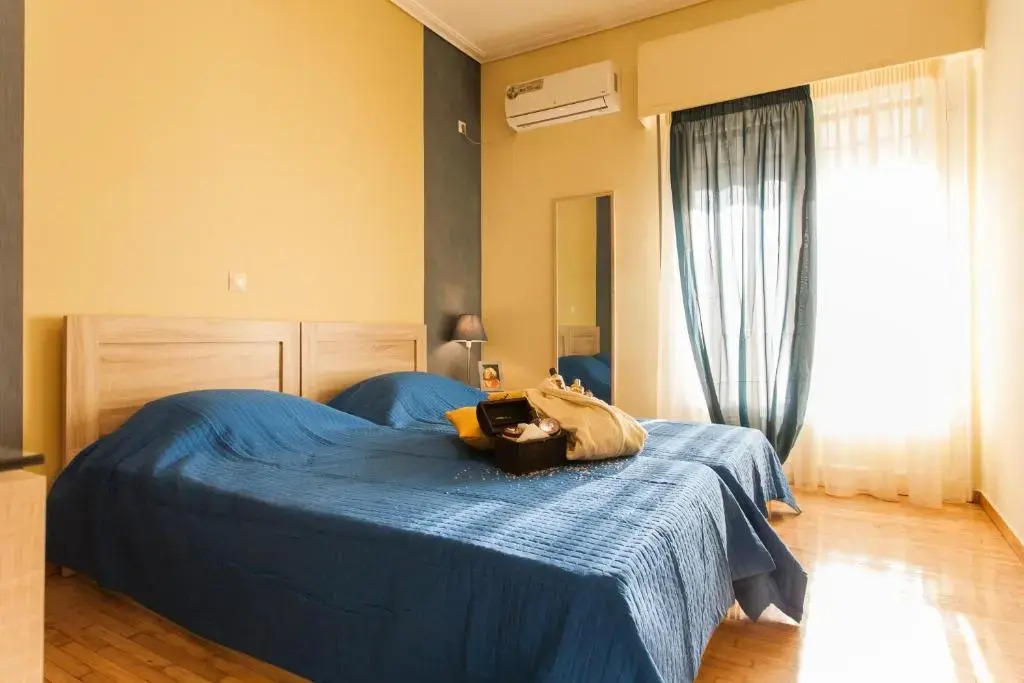 Private Central View rooms in apartment near to Acropolis Metro Station