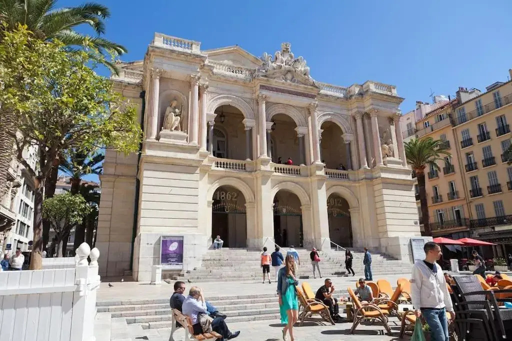 #4 Toulon CENTRE, BALCON, VUE SUR CORNICHE, LUMINEUX, AU CALME, STATIONNEMENT FACILE & GRATUIT