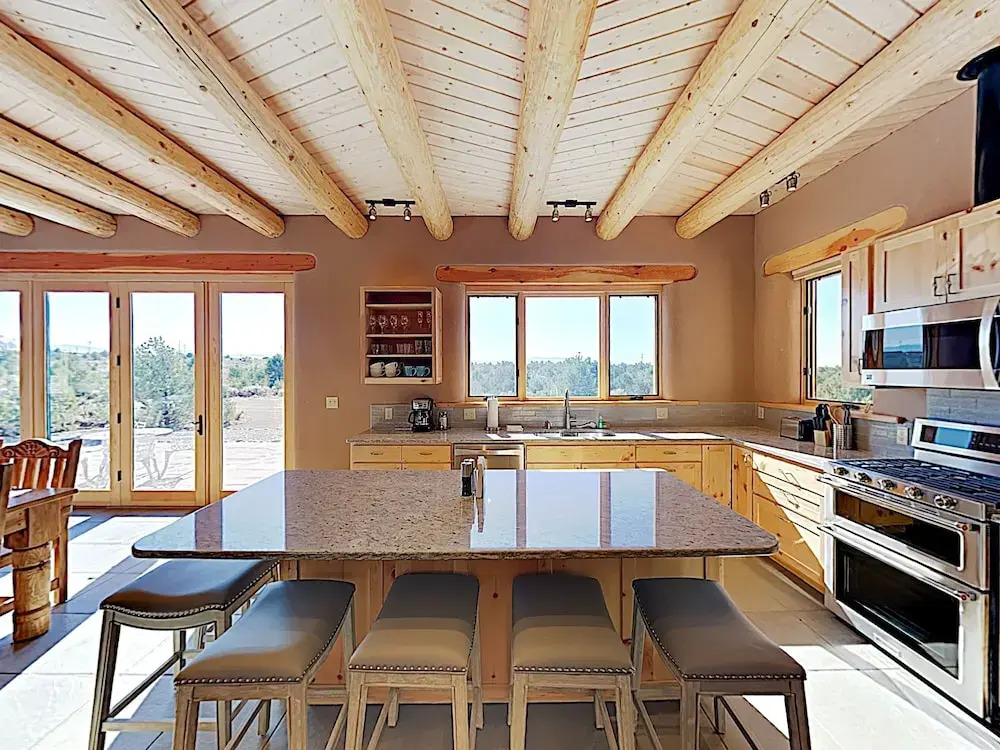 All-New Desert Hideaway: Mountain Views & Hot Tub home