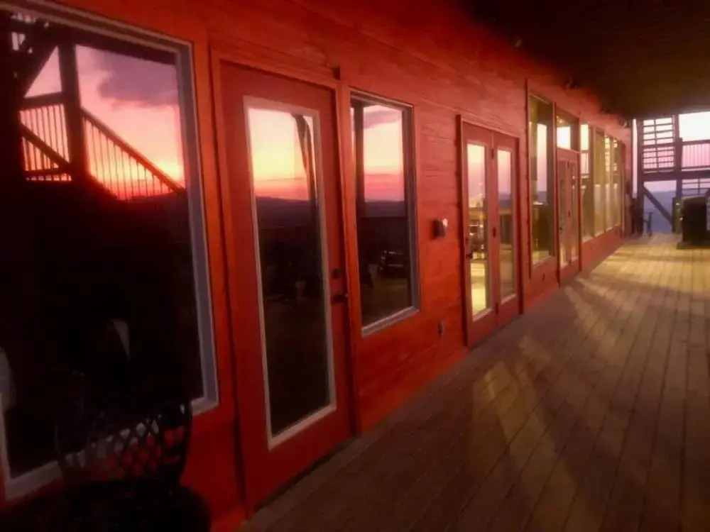 Mansion in the Sky - Eleven Bedroom Cabin