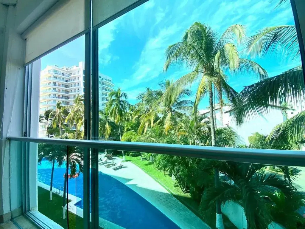 2 Floor Apartment, Pool View, 50 Meters To The Sea
