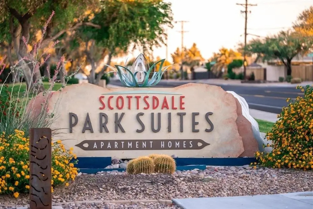 133 Fully Furnished, amenities galore! by RedAwning