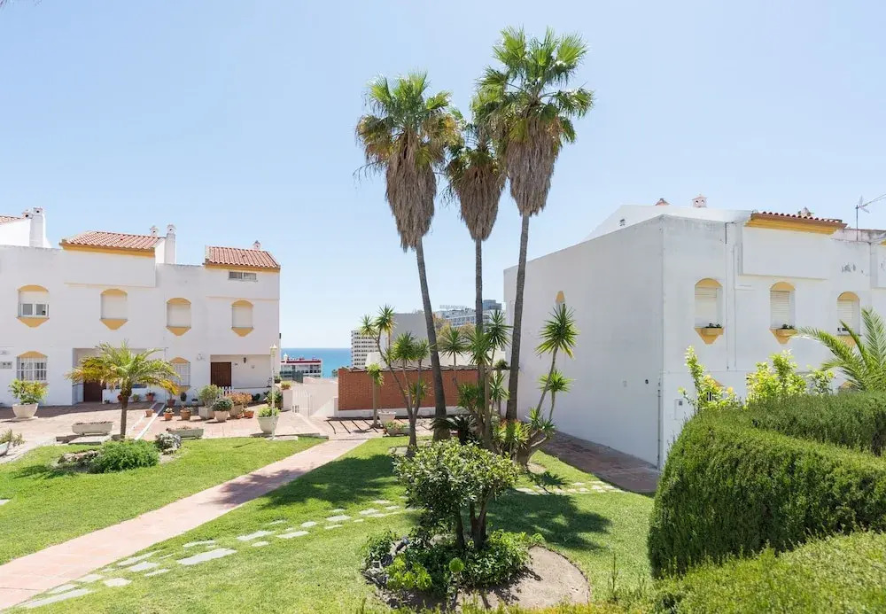 Benalmadena: adosado con piscina y jardin