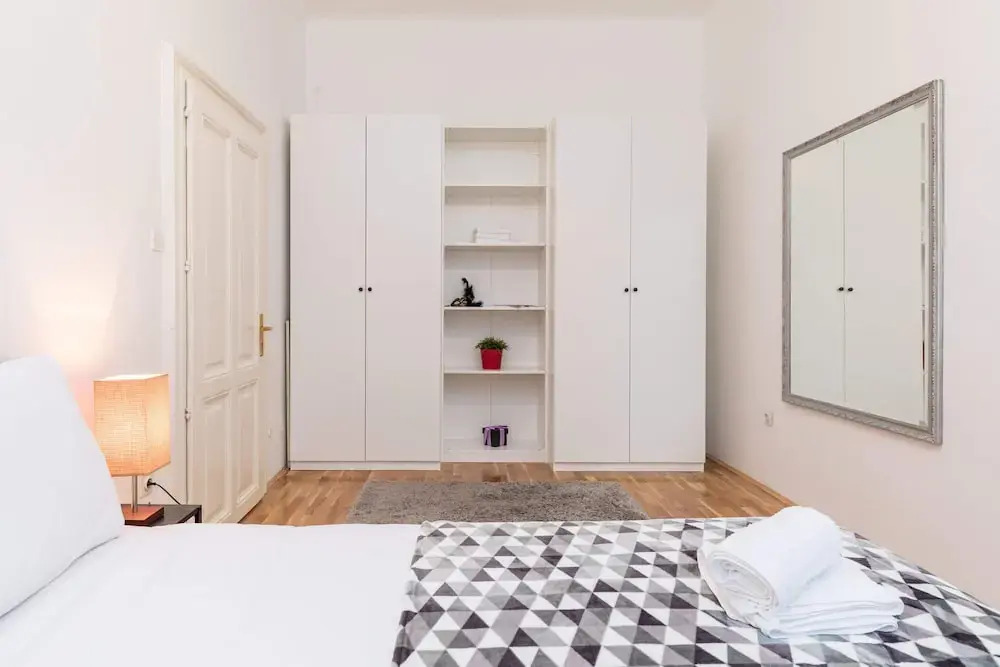 Sunny And Modern Apt In The Center