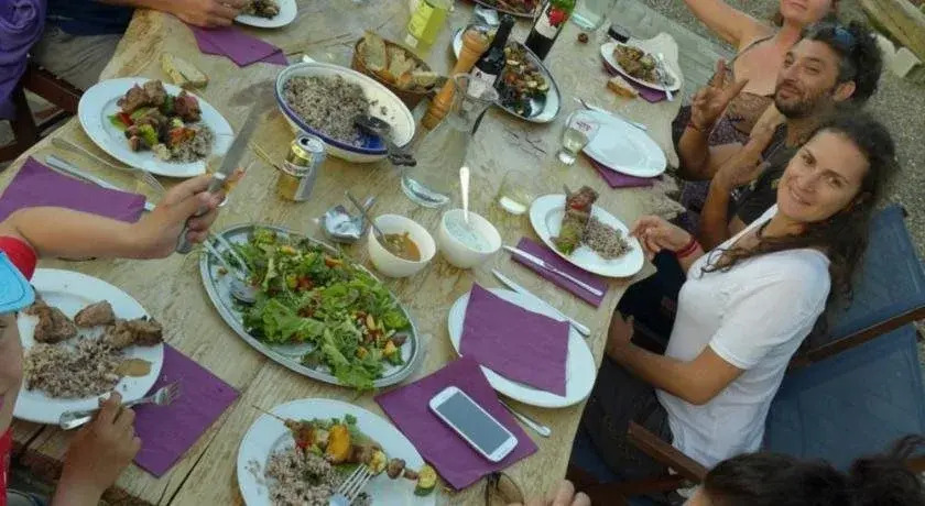 Les Fous du Village