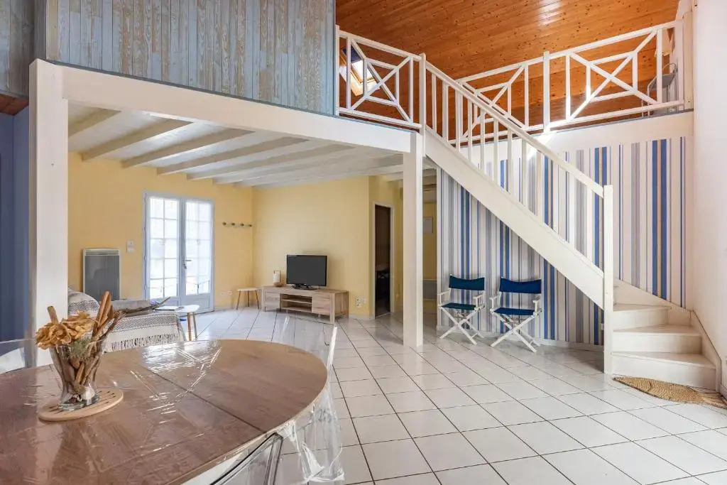 Venez decouvrir cette maison familiale de 100m2 situee a Lacanau, detente garantie