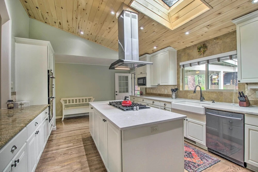 Cozy Pinetop Retreat w/ Yard & Heated Gazebo!