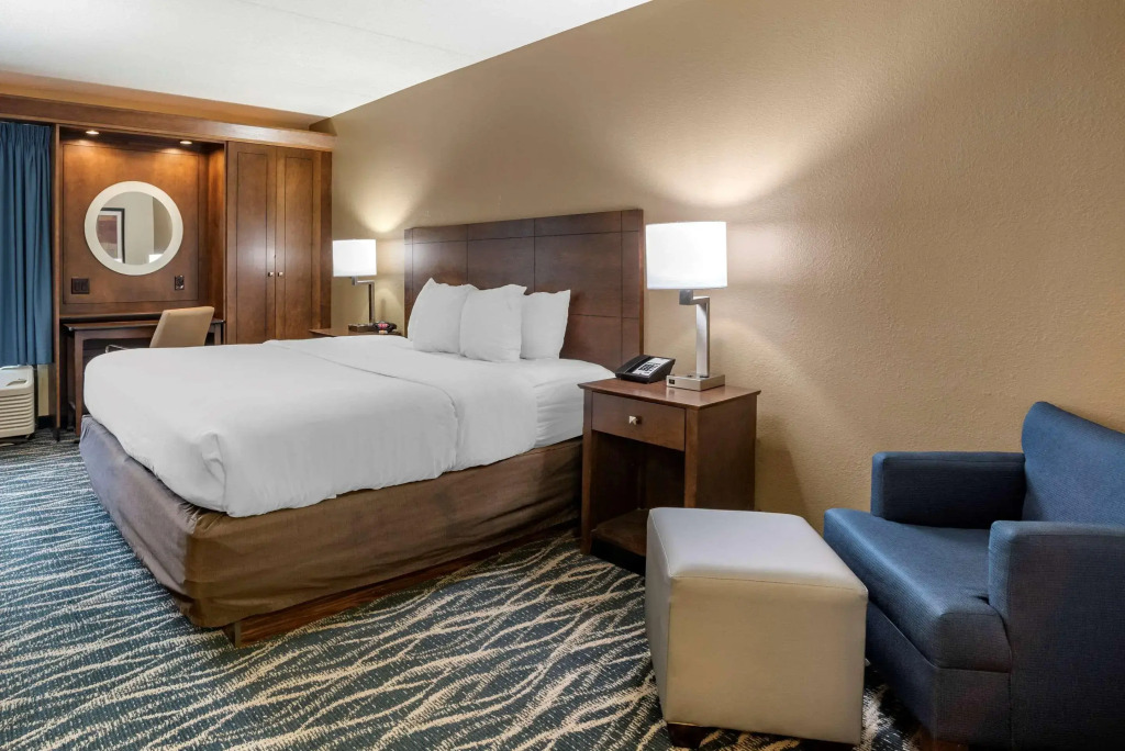 Comfort Inn & Suites Newark - Wilmington