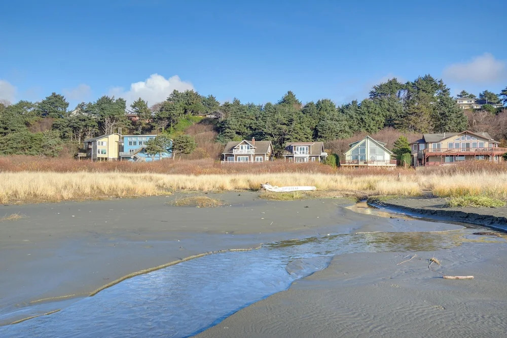 Oceanfront Moclips Escape w/ Deck & Beach Access!