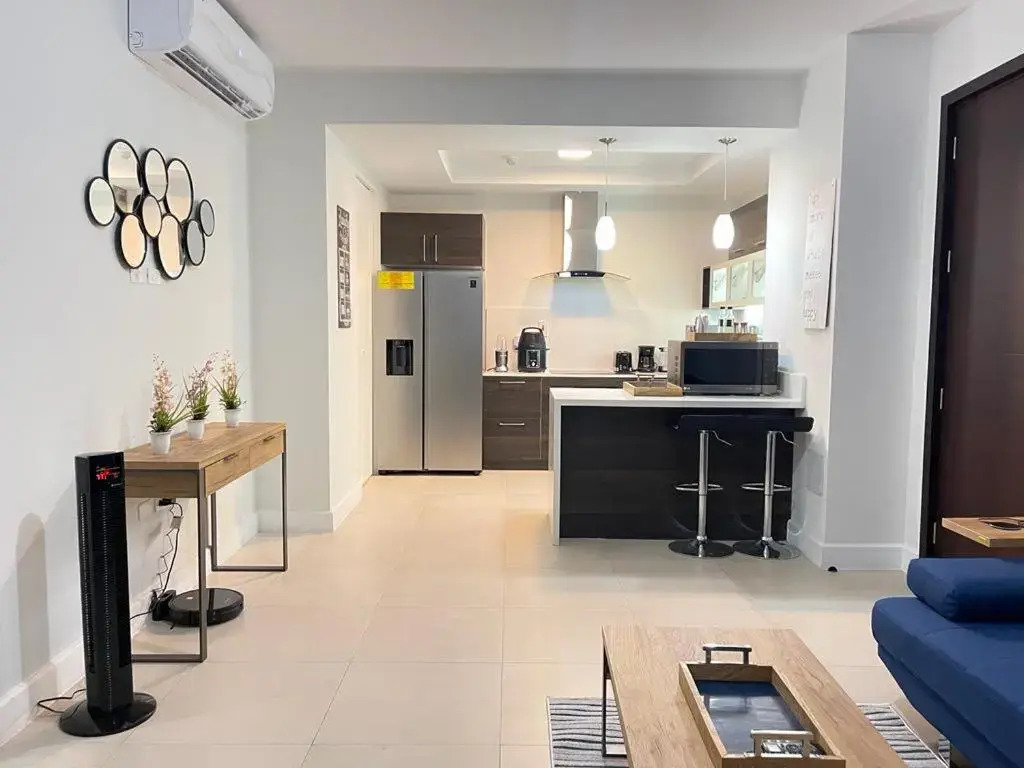 Parkhurst Lux Condo Near Devon House