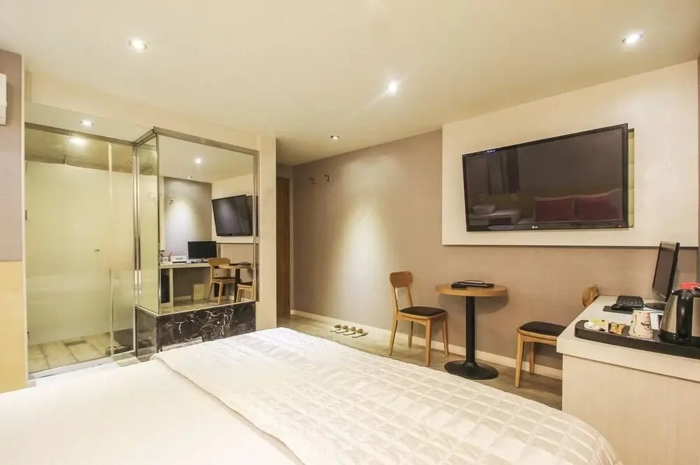 Cube Hotel