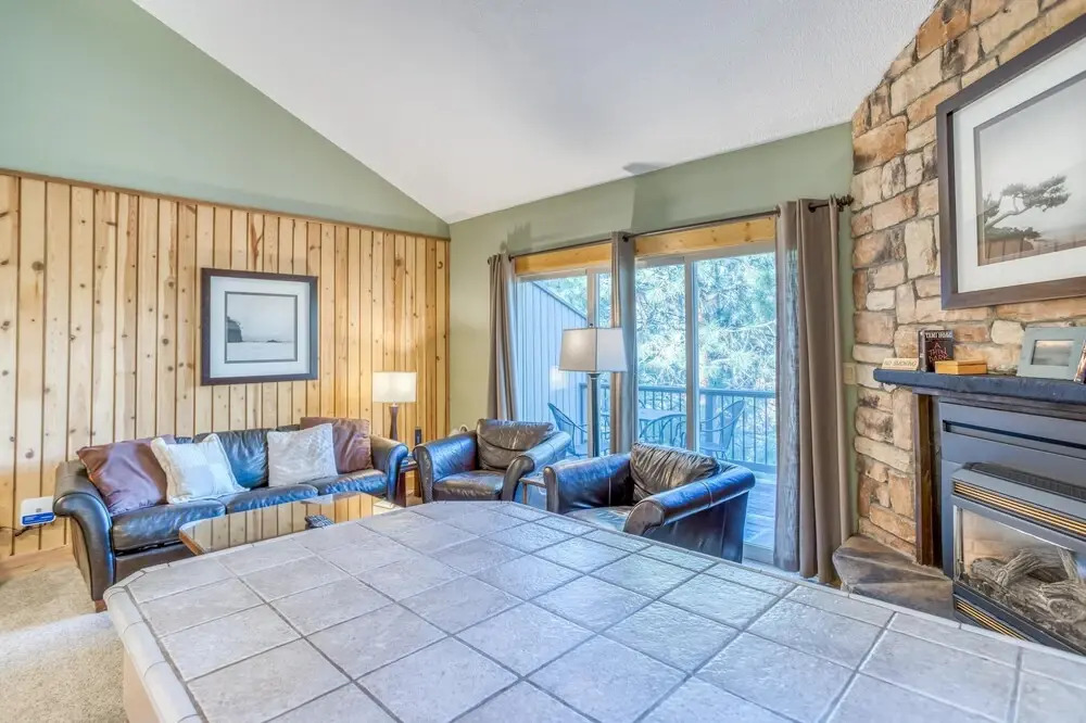 Ski House 208