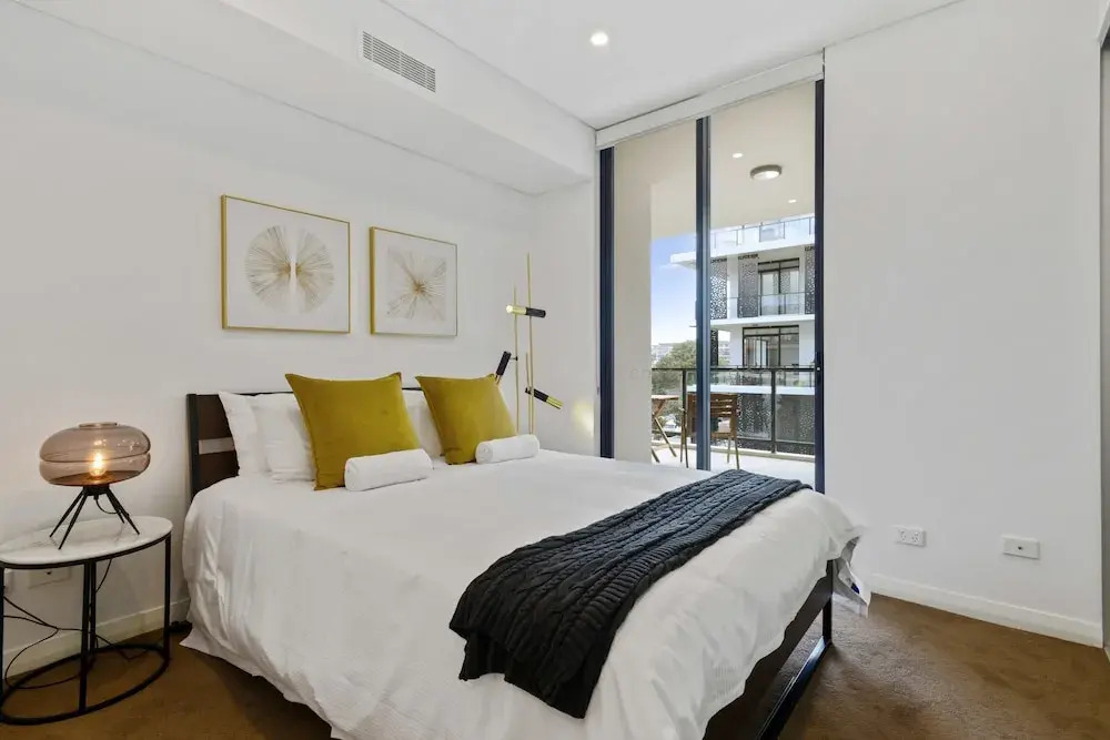 HomeHotel-Waterside Luxury & New Residences