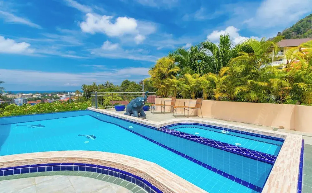 Luxury Four Bed Villa Jasmine, infinity pool, full staff , chef and breakfasts