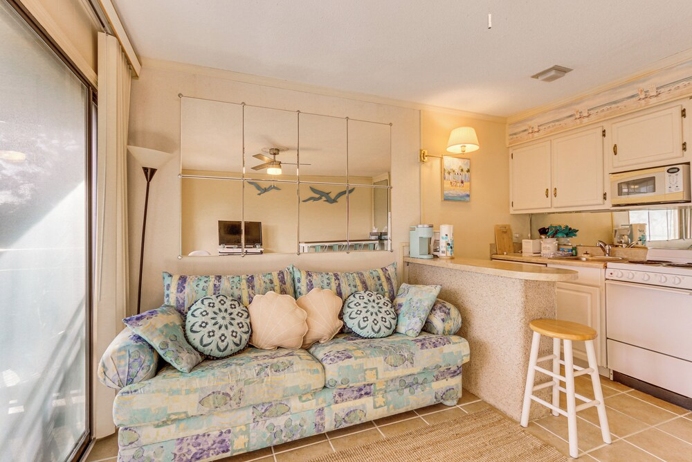 Oceanfront Hilton Head Island Condo w/ Pool Access