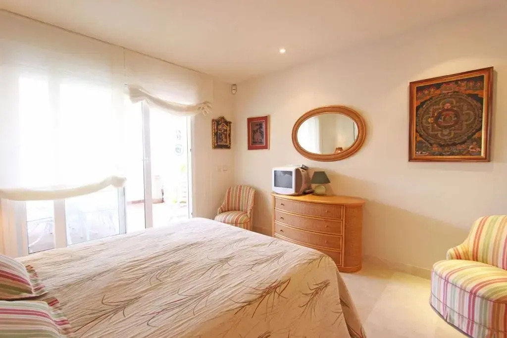 1105 beachfront apartment golden mile marbella