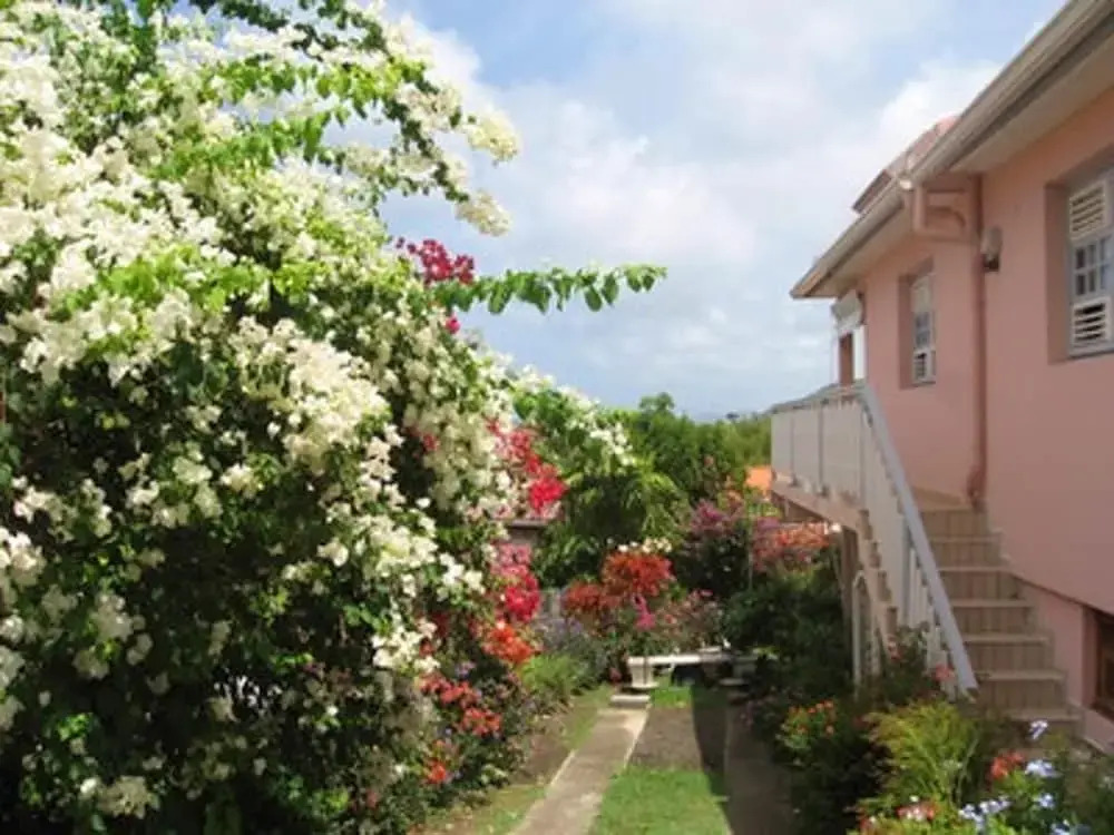 Studio in Sainte Anne, With Wonderful Mountain View, Enclosed Garden a