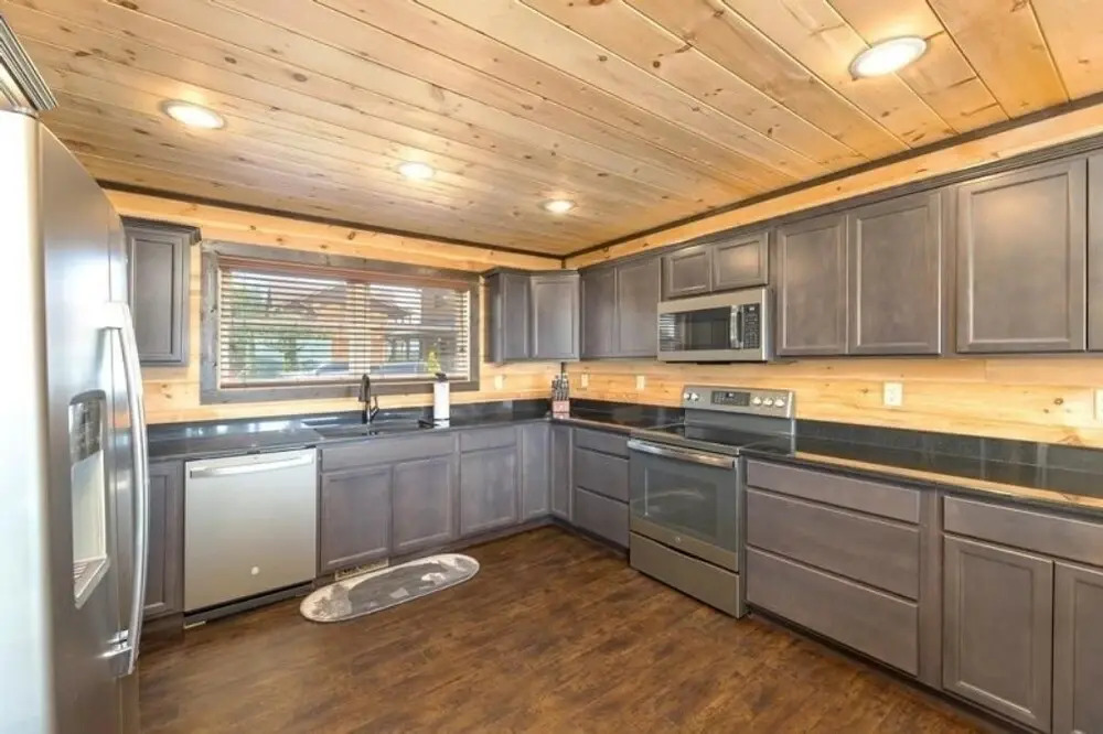 Above The Rest - 4 Bedrooms, 4.5 Baths, Sleeps 12 4 Home by Redawning