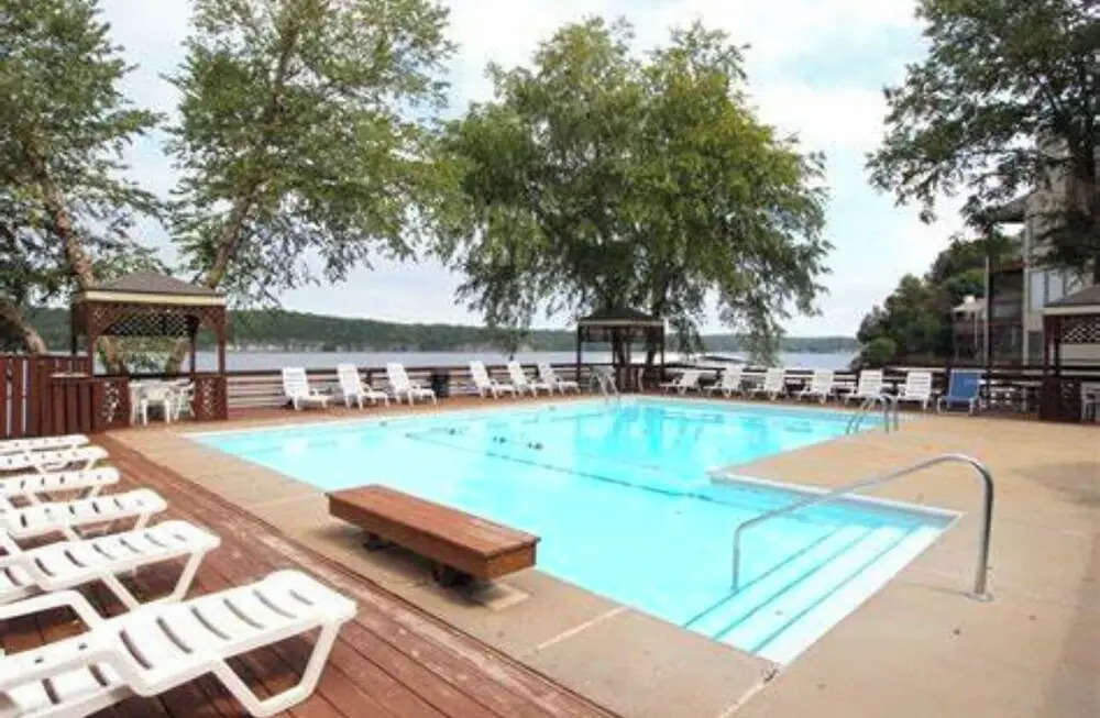 Poolside Condo With Amazing Lake Views & Design